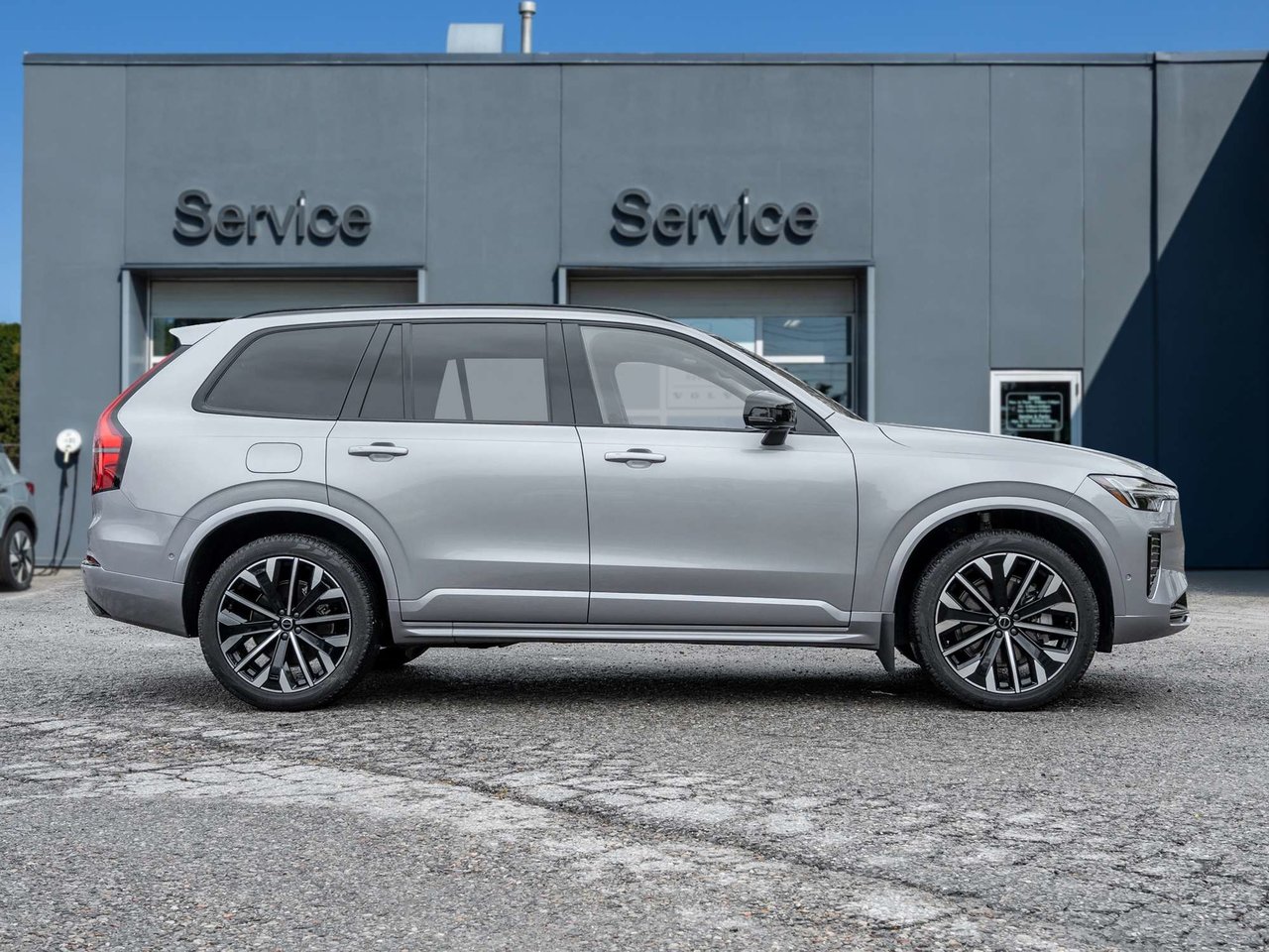 2026 Volvo XC90 Plus Dark Theme-4