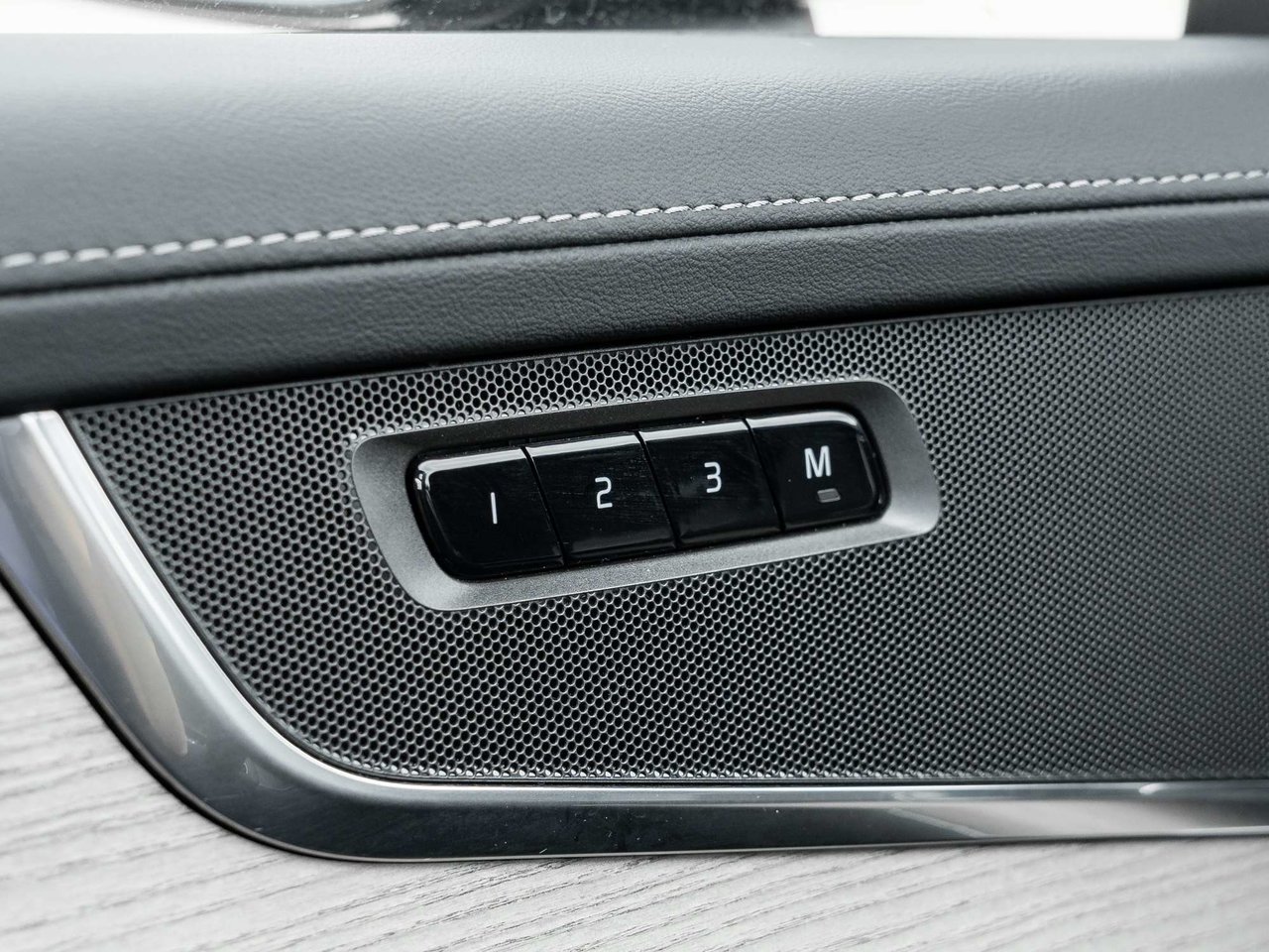 2026 Volvo XC90 Plus Dark Theme-14