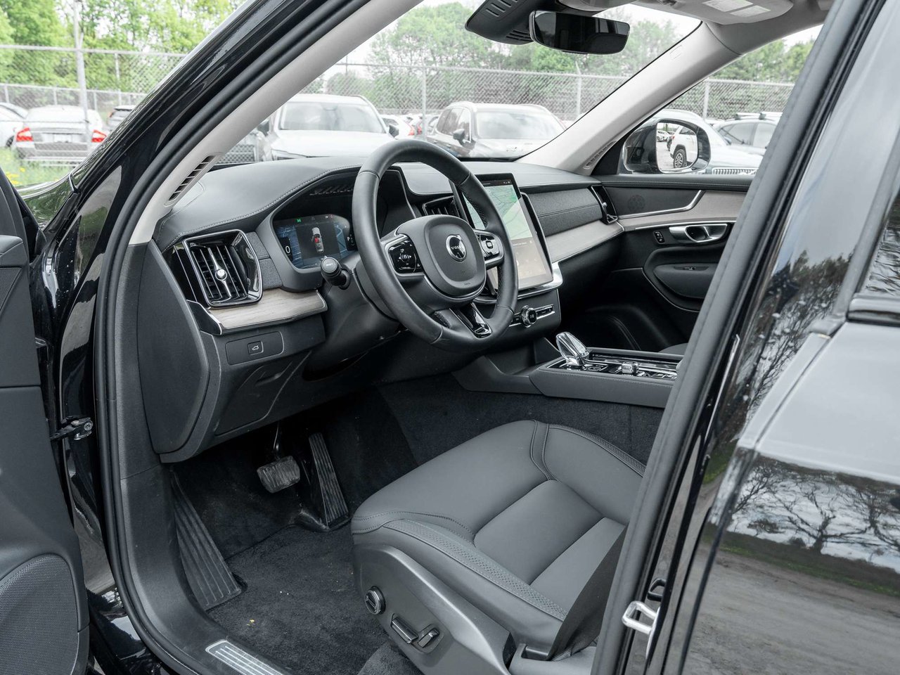 2026 Volvo XC90 Plus Dark Theme-6
