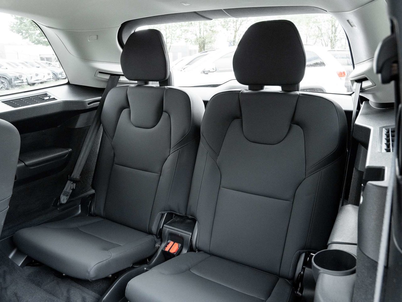 2026 Volvo XC90 Plus Dark Theme-24