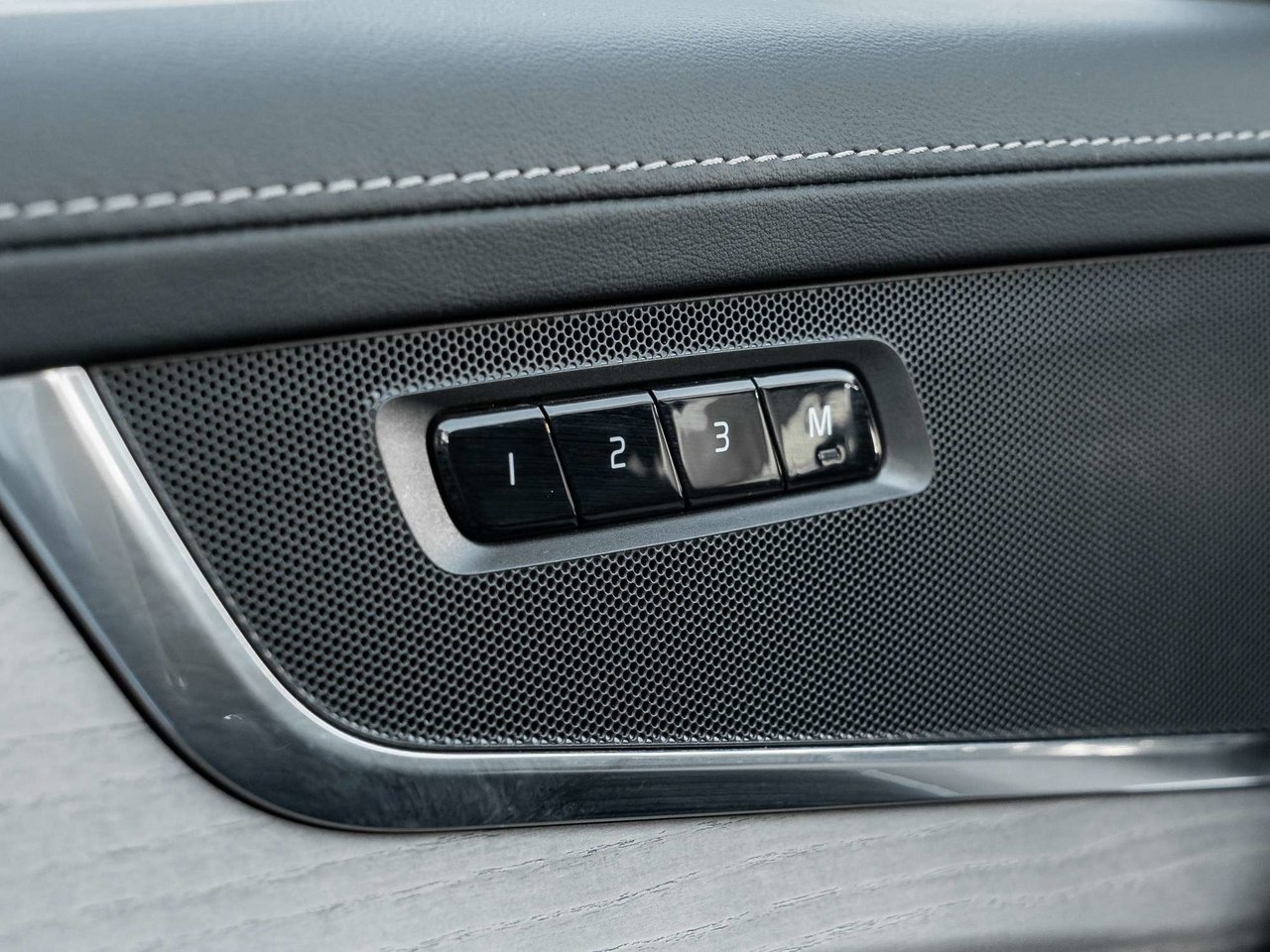 2026 Volvo XC90 Core Bright Theme-13