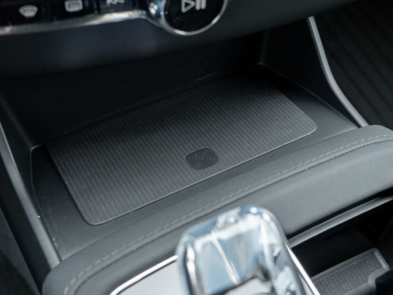 2026 Volvo XC90 Plus Bright Theme-16