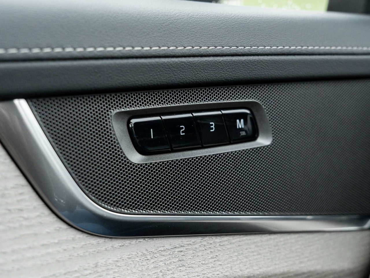 2026 Volvo XC90 Plus Bright Theme-14