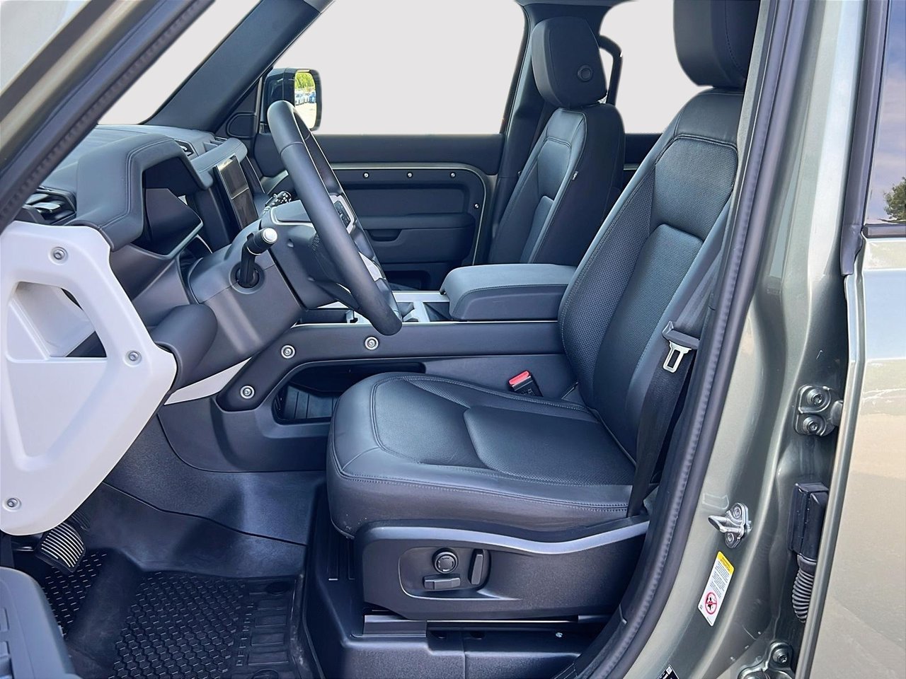 2025 Land Rover Defender 110 S-8