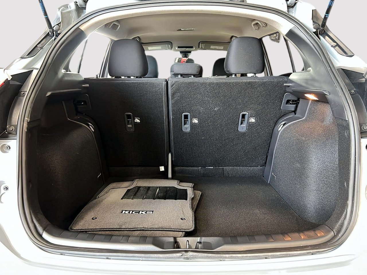 2025 Nissan Kicks Play S-4