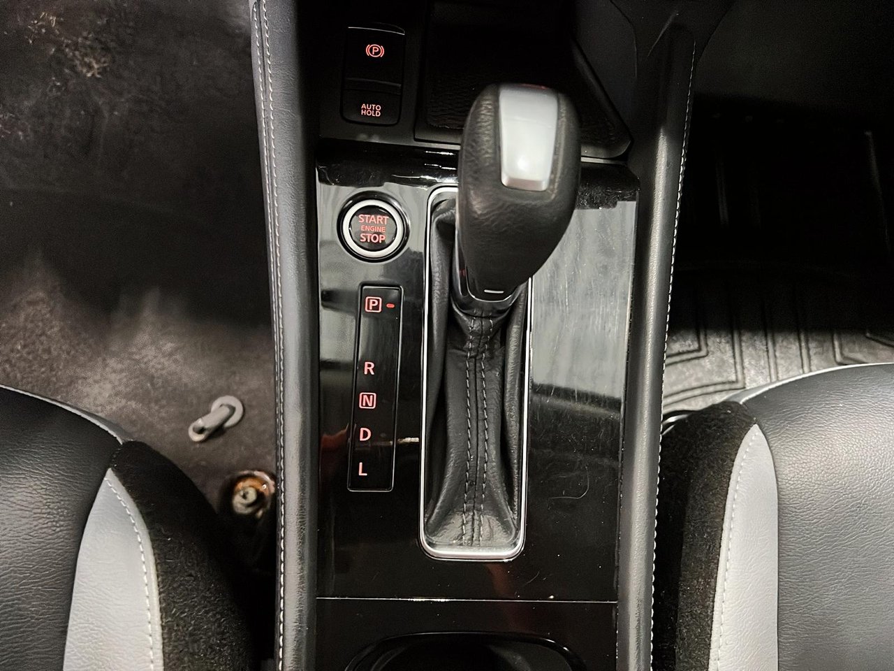 2022 Nissan Kicks SR-12