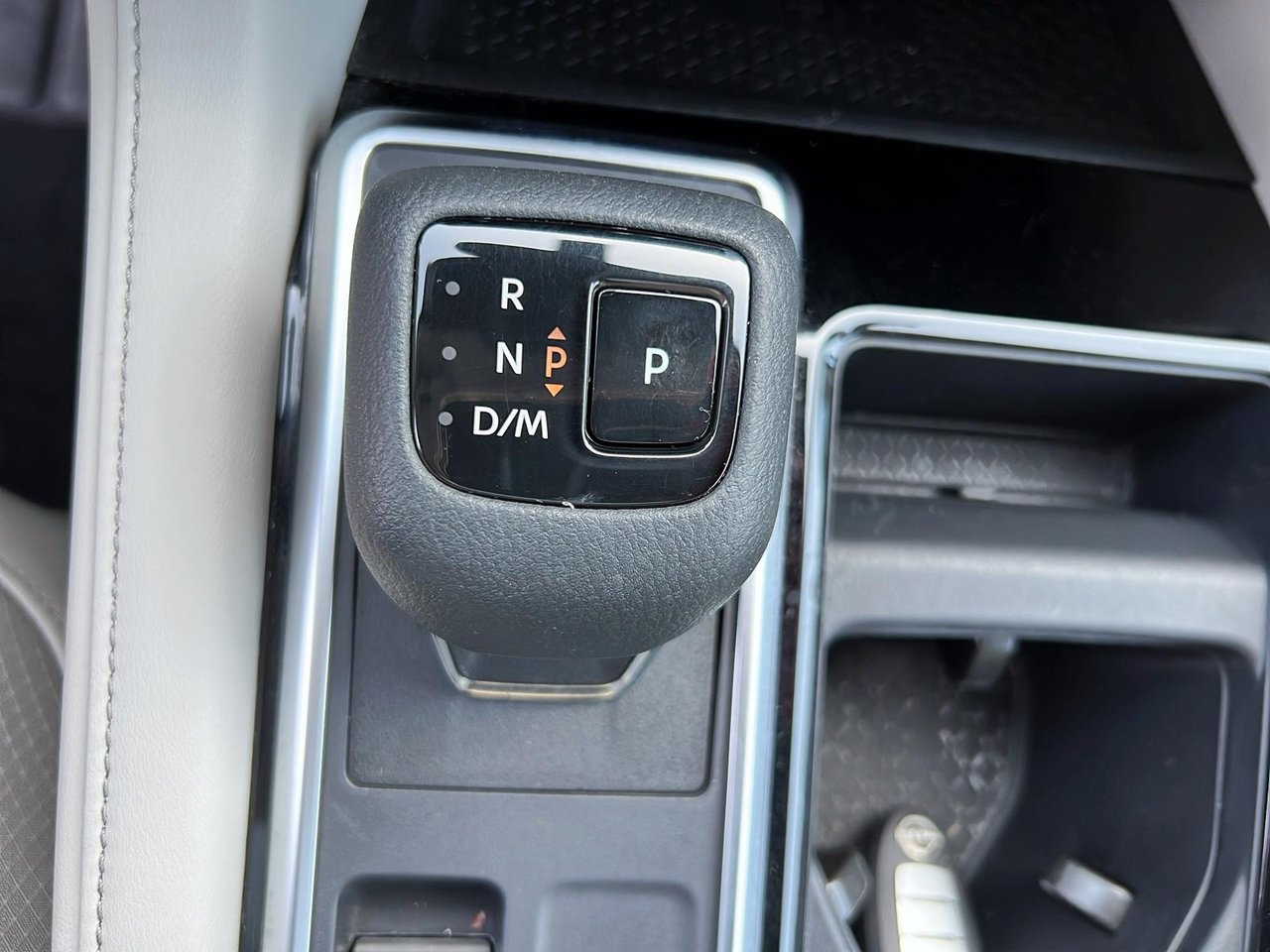 Nissan Pathfinder SL 2022-12