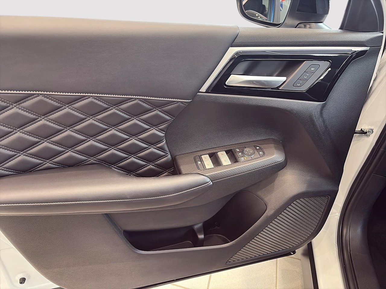 2026 Nissan Rogue Plug-In Hybrid Platinum-10