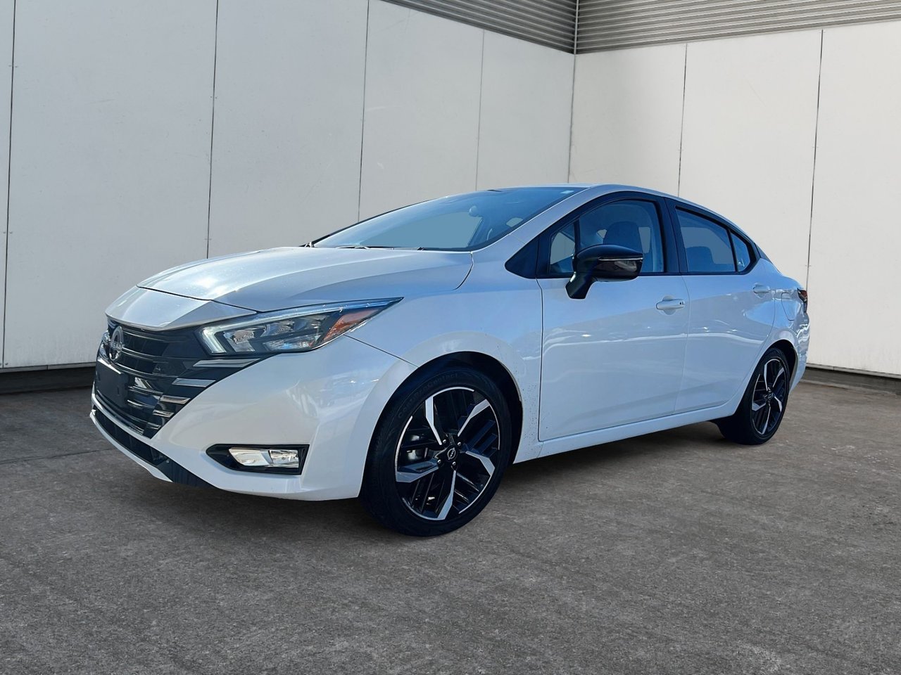 Nissan Versa SR 2023-0