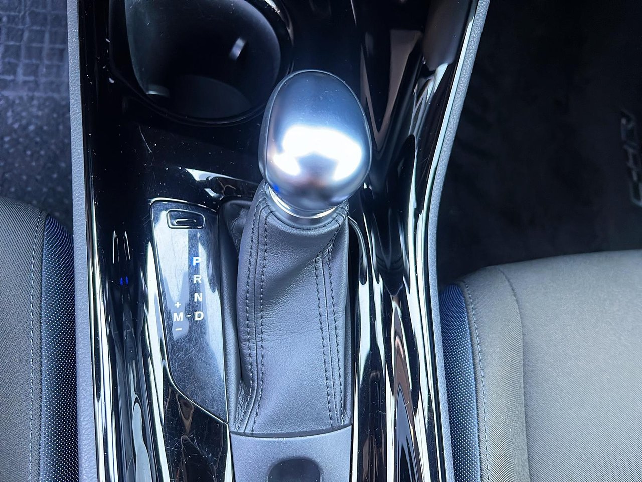 Toyota C-HR XLE 2021-13