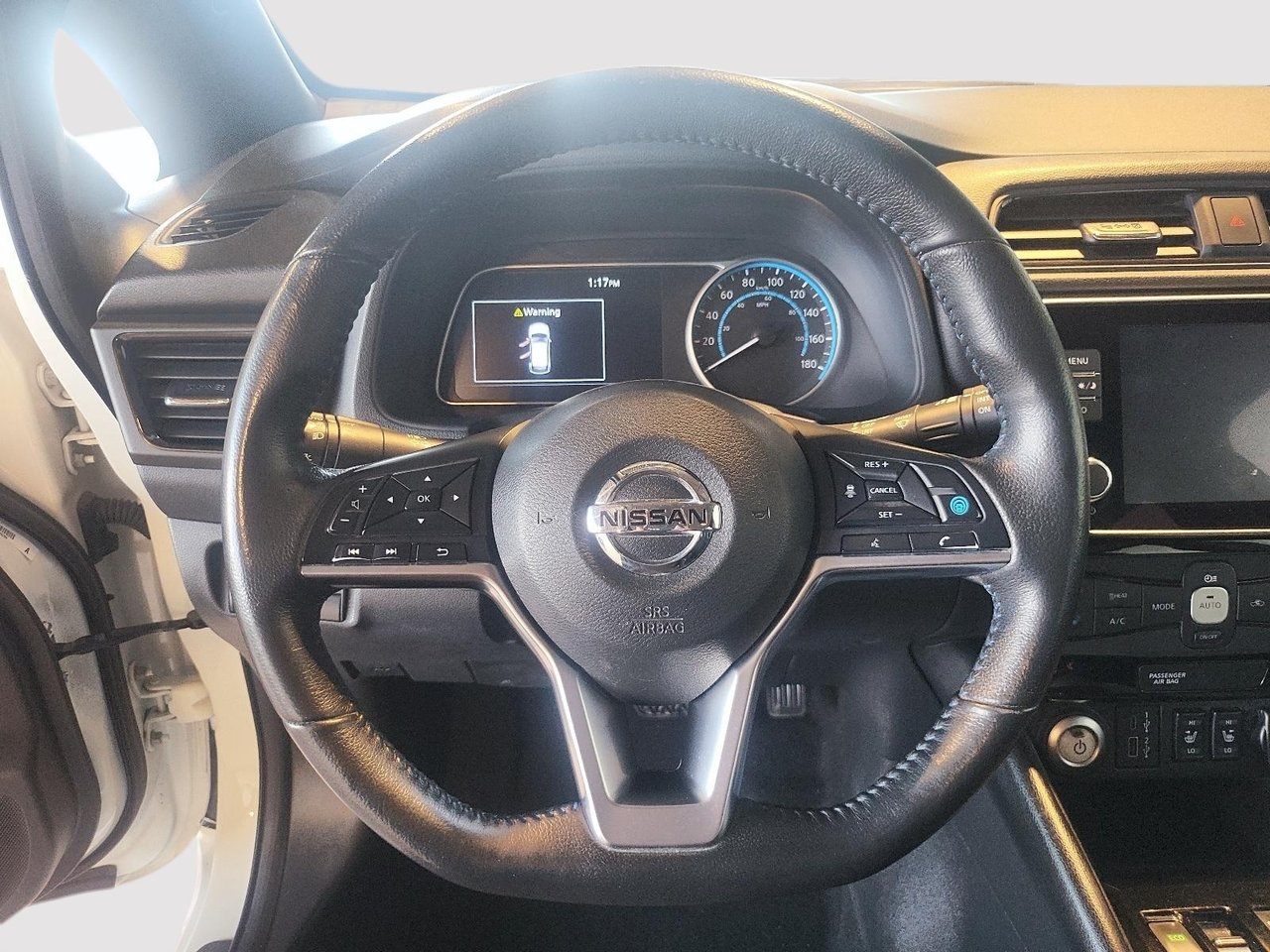 Nissan LEAF SV 2022-11