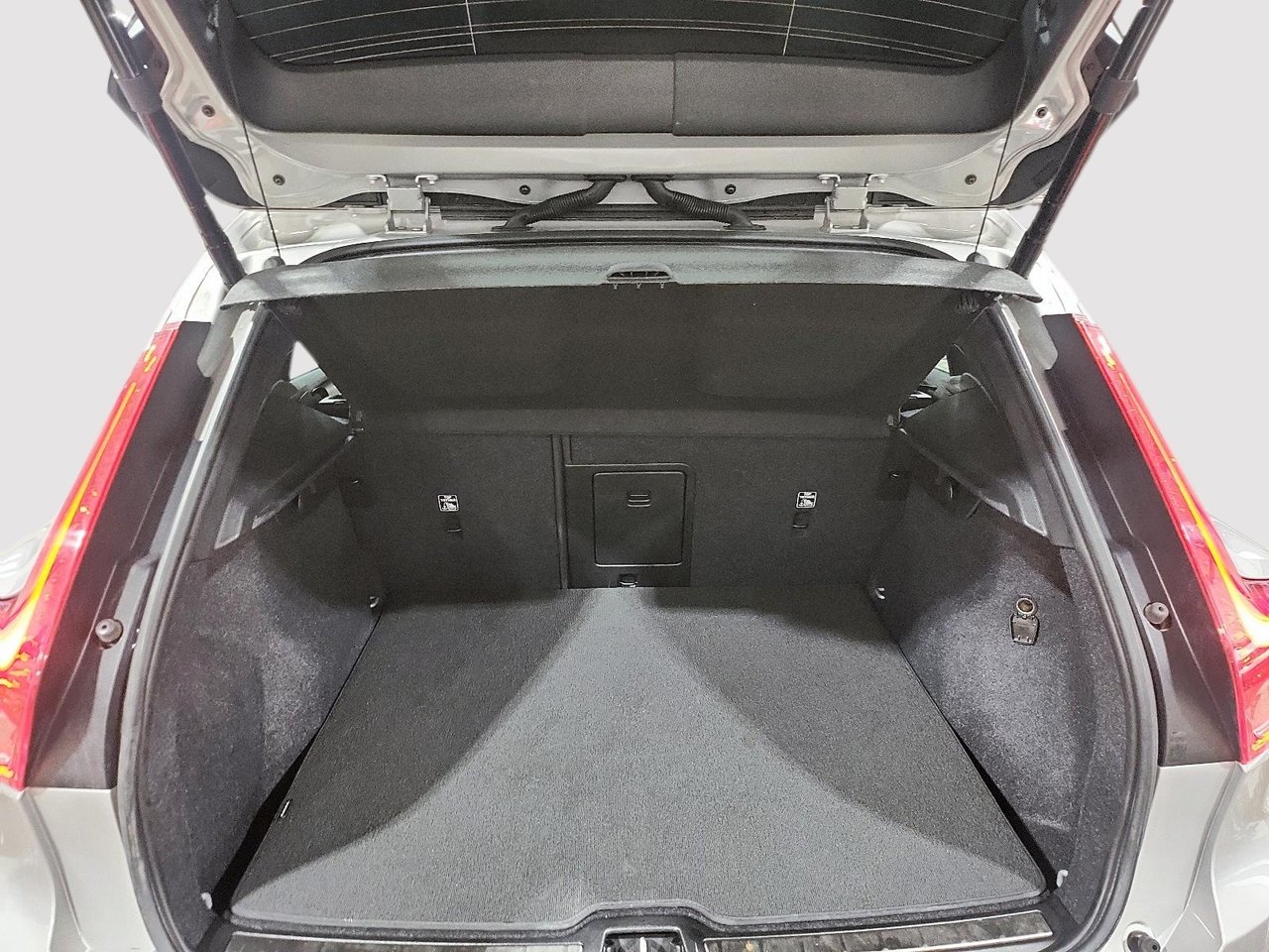 2023 Volvo XC40 PLUS BRIGHT THEME-5