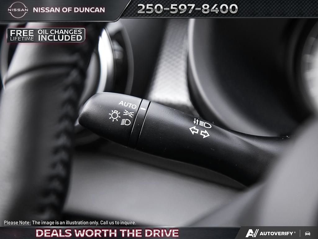 2025 Nissan Kicks Play SV-16