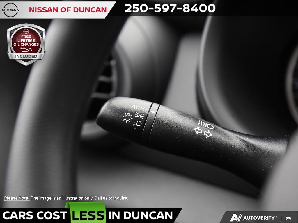 2025 Nissan Kicks Play S-23