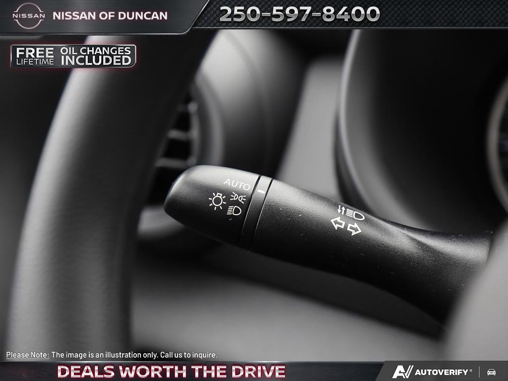 2025 Nissan Kicks Play S-23