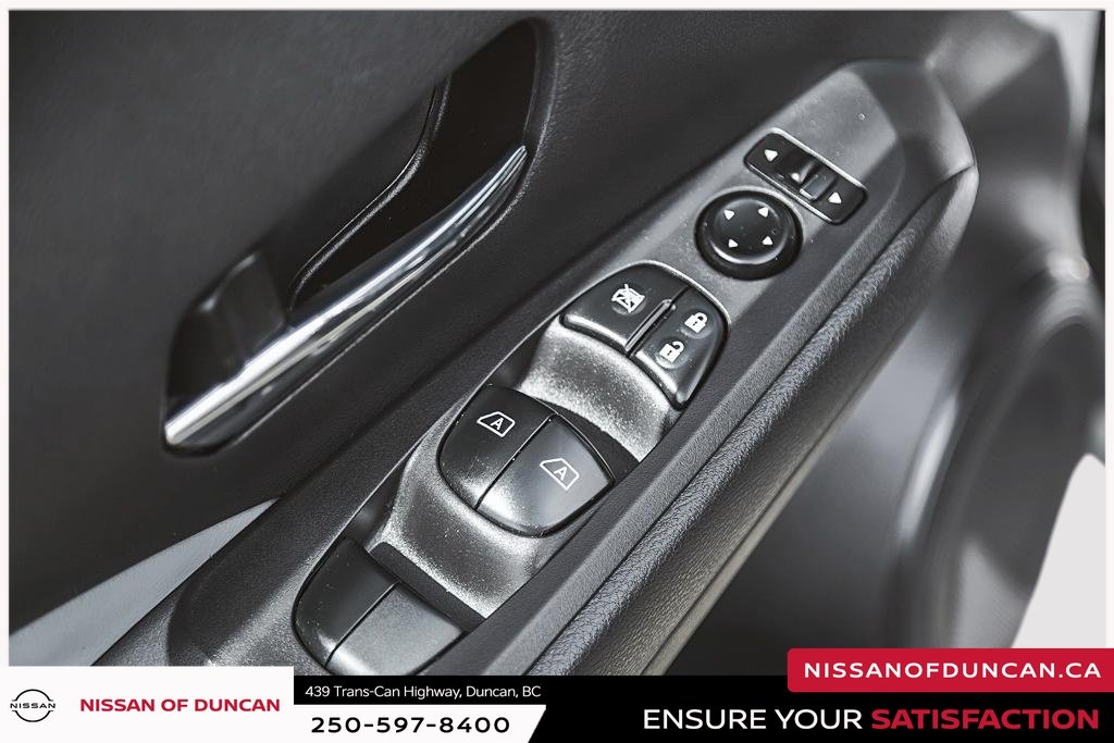 2023 Nissan Kicks SR-11