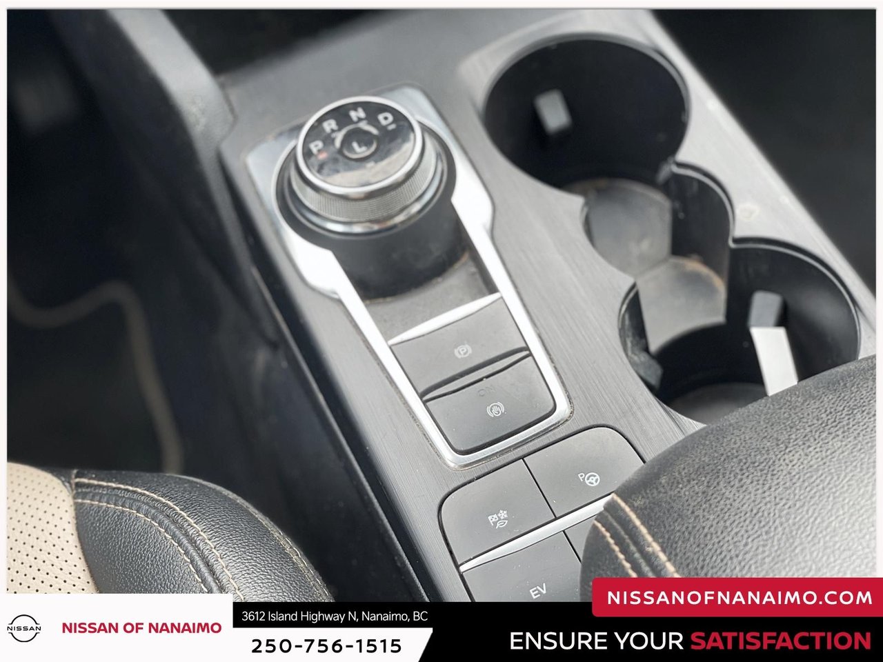 2022 Ford Escape Plug-In Hybrid Titanium-17