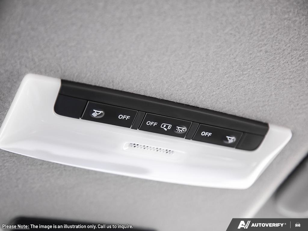 2025 Nissan Kicks Play SV-18