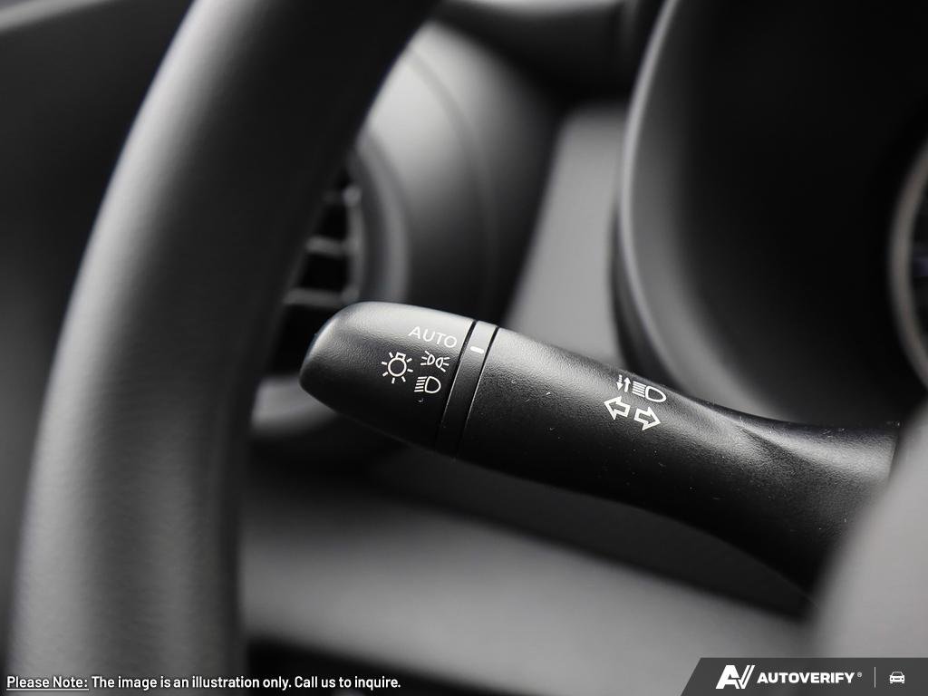 2025 Nissan Kicks Play S-24