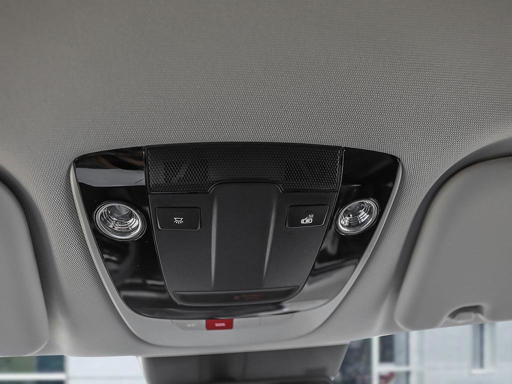 2025 Kia EV6 Land AWD w/ Premium Pkg-17