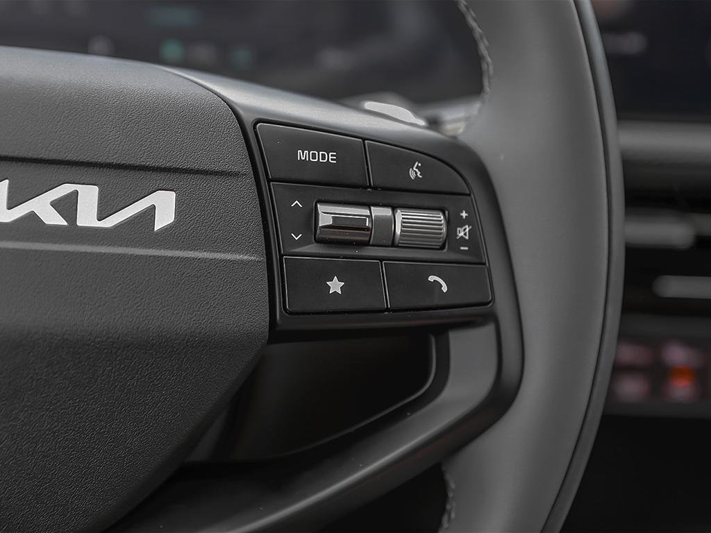 2025 Kia EV6 Land AWD w/ Premium Pkg-13