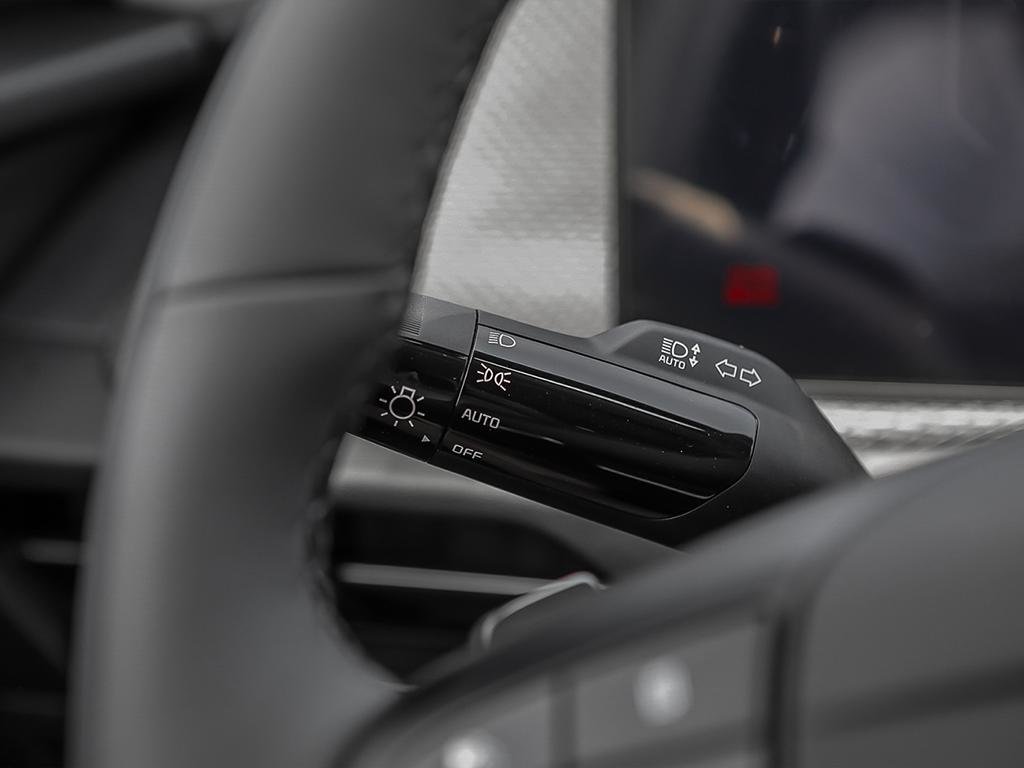 2025 Kia EV6 Land AWD w/ Premium Pkg-23