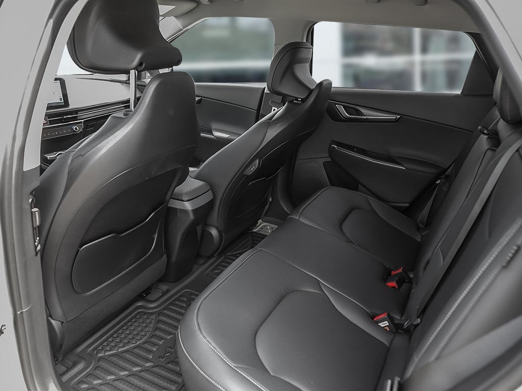2025 Kia EV6 Land AWD w/ Premium Pkg-19