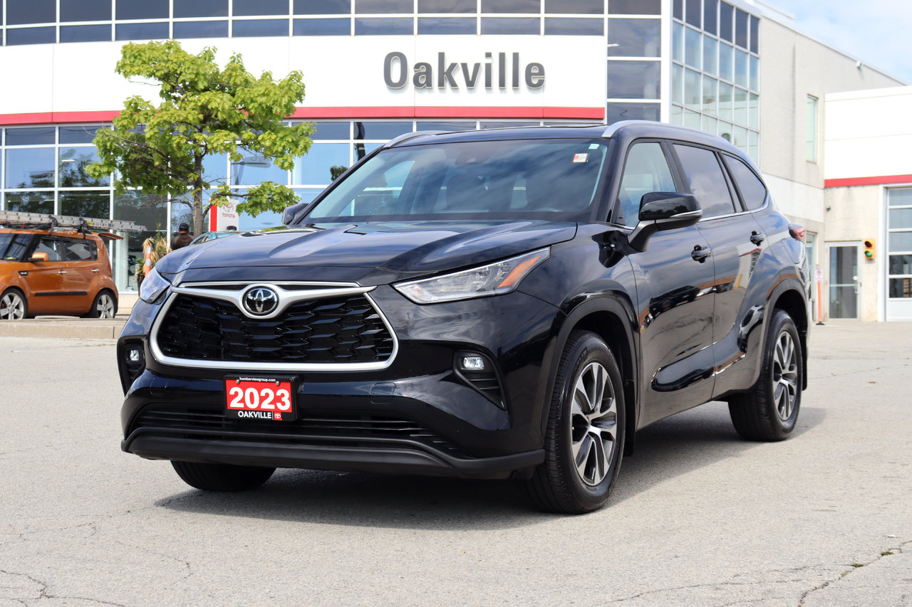 Midnight Black (Met) 2023 Toyota Highlander SUV / Crossover All-Wheel Drive Automatic