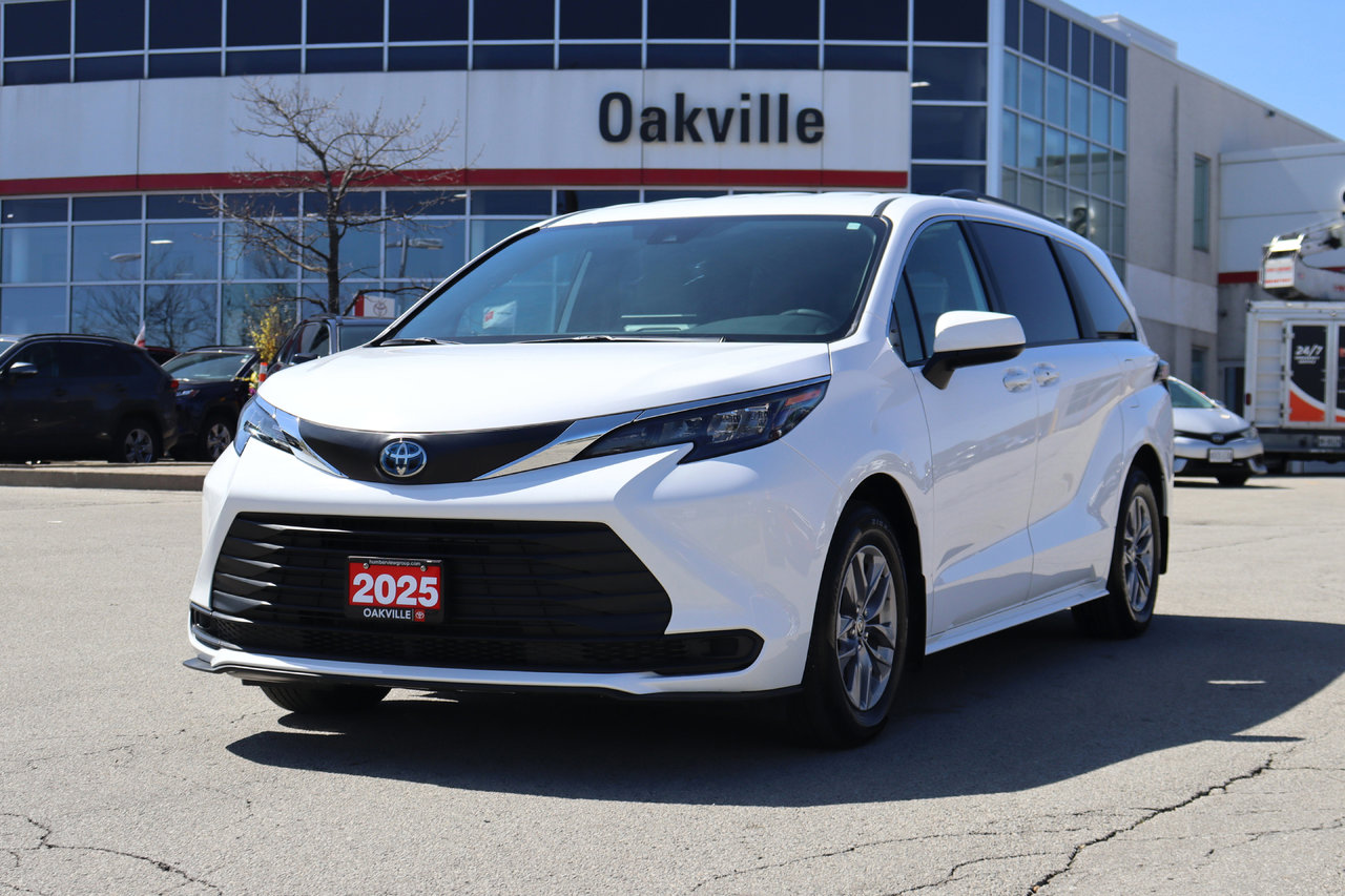 2025 Toyota Sienna LE 8-Passenger AWD