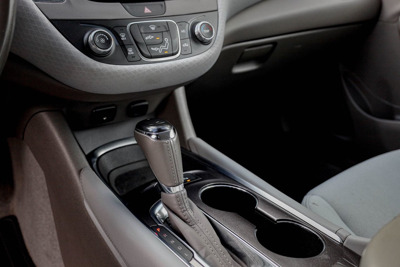 2017 Chevrolet Malibu LT-12