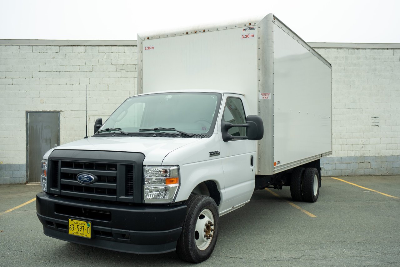 2025 Ford E-Series Cutaway BASE-2