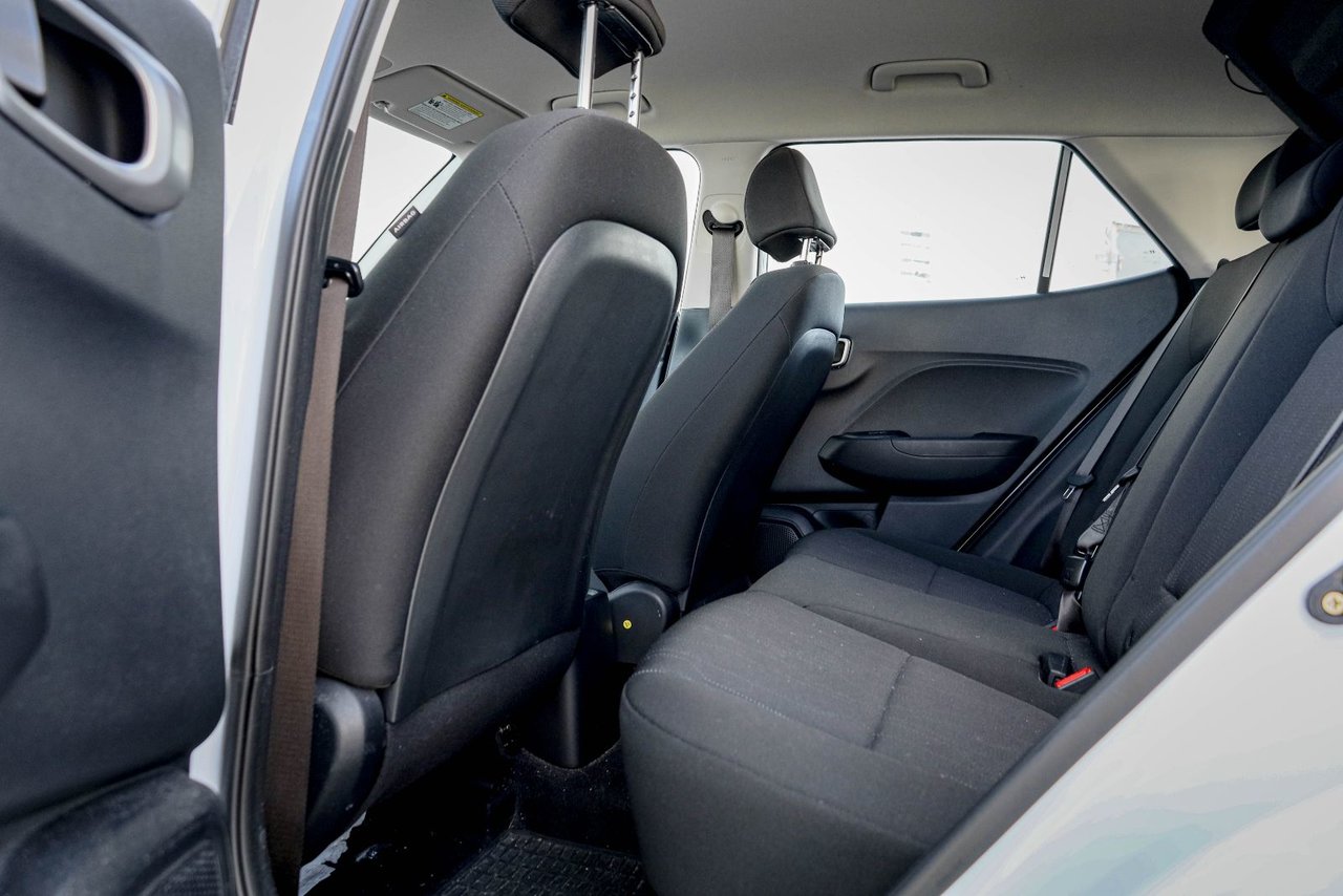 2024 Hyundai Venue Essential-12