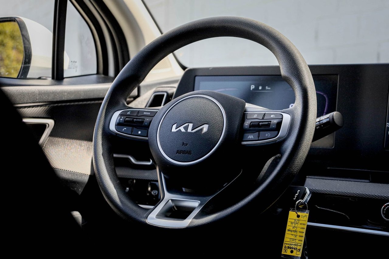 2023 Kia Sportage LX-17