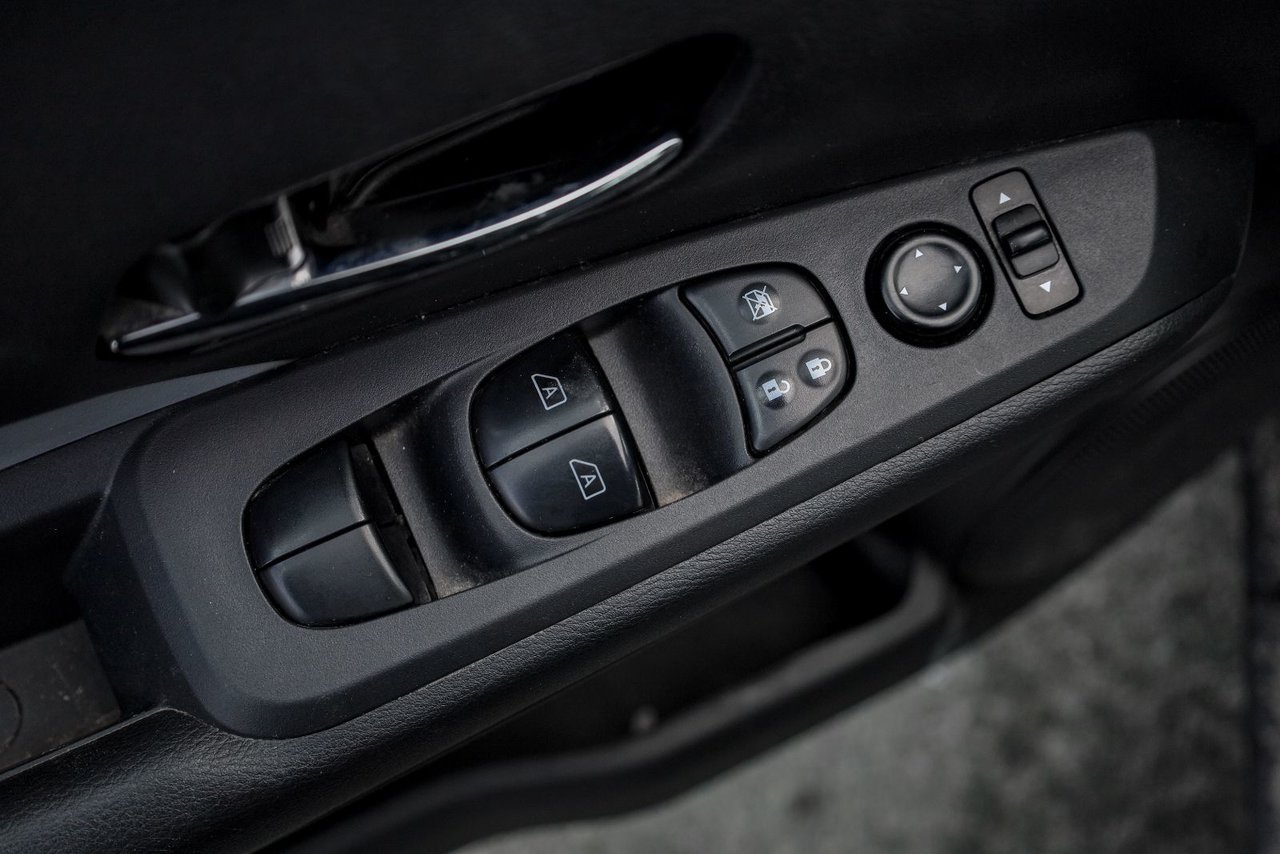 2023 Nissan Kicks SR-11