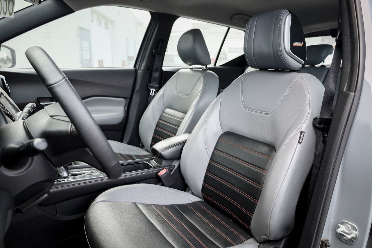 2023 Nissan Kicks SR-9