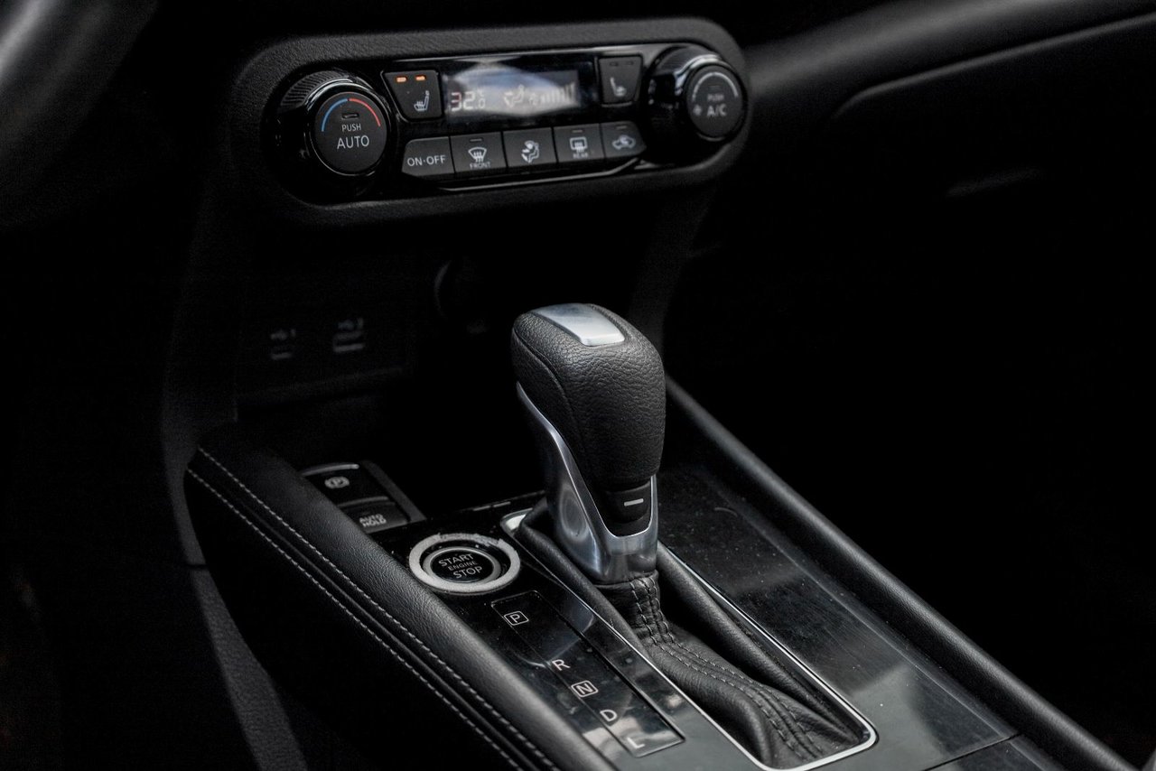 2023 Nissan Kicks SR-12