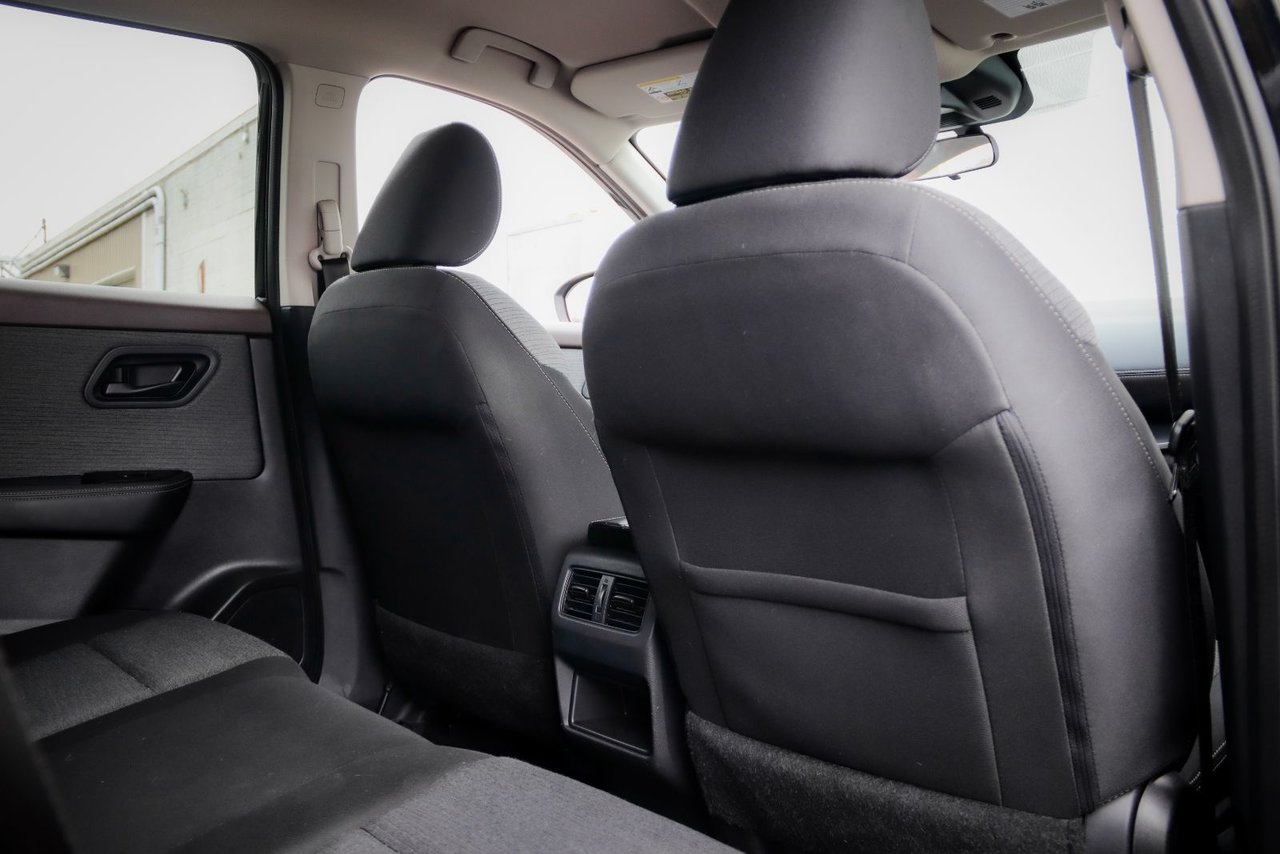 2022 Nissan Rogue S-26