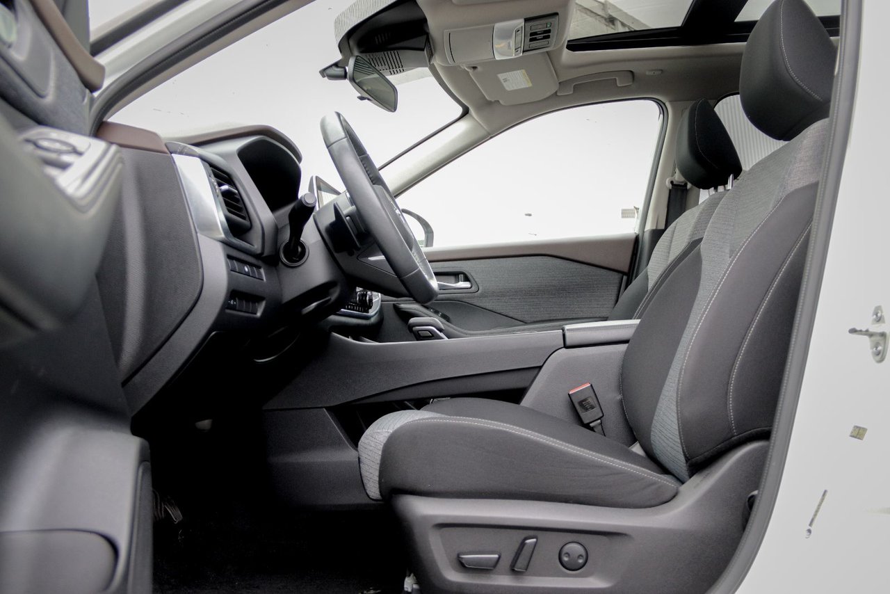 2023 Nissan Rogue SV Moonroof-13