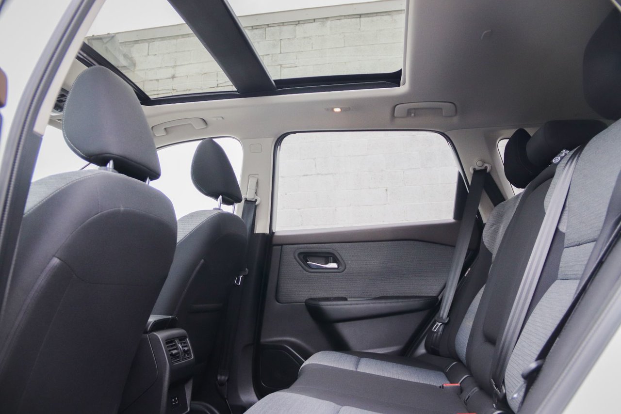 2023 Nissan Rogue SV Moonroof-25