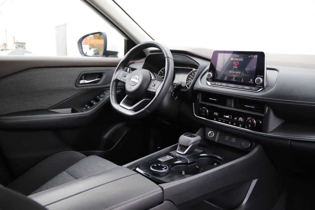 2023 Nissan Rogue SV Moonroof-24