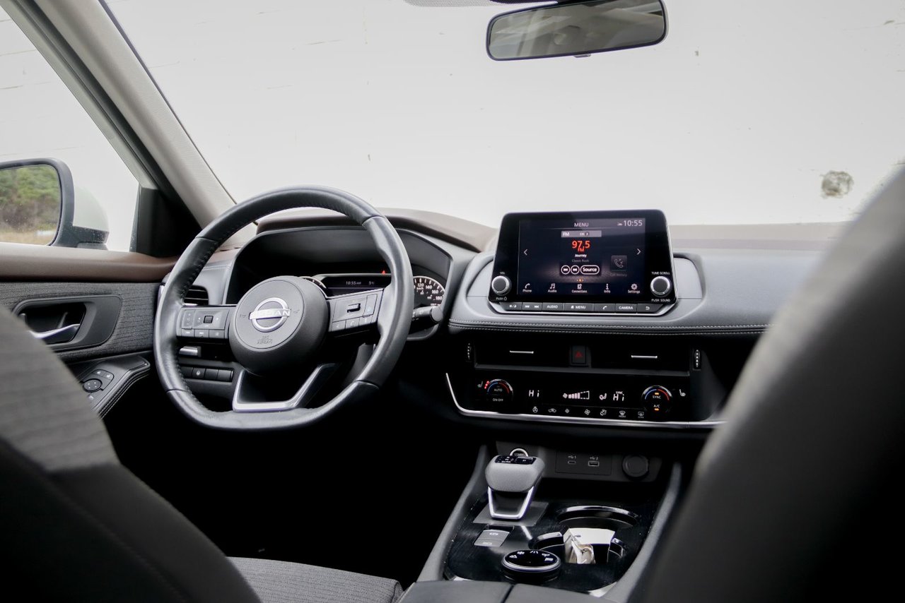 2023 Nissan Rogue SV Moonroof-17