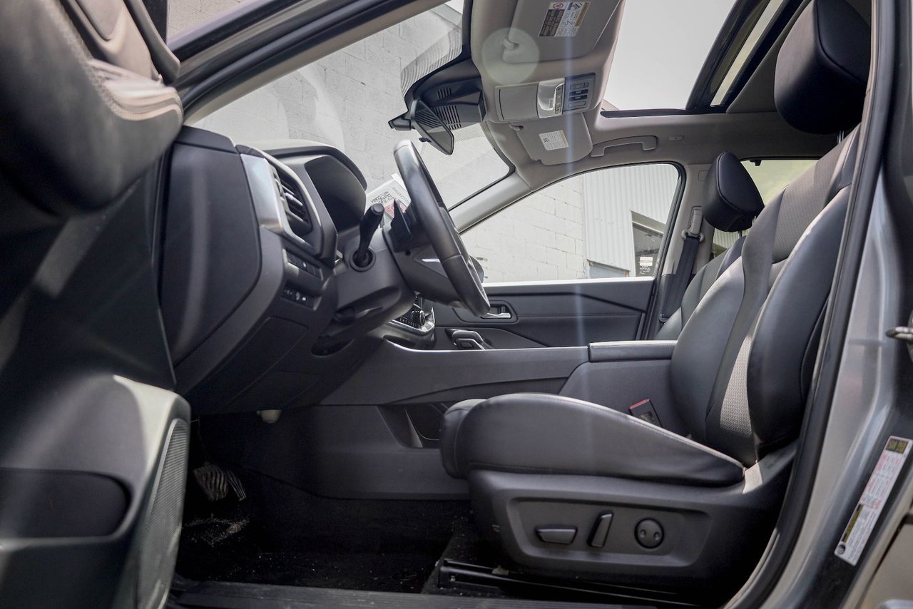 2024 Nissan Rogue SV Moonroof-9