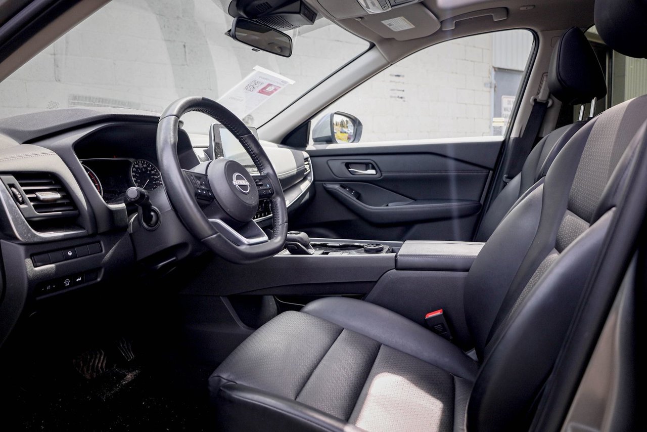 2024 Nissan Rogue SV Moonroof-8