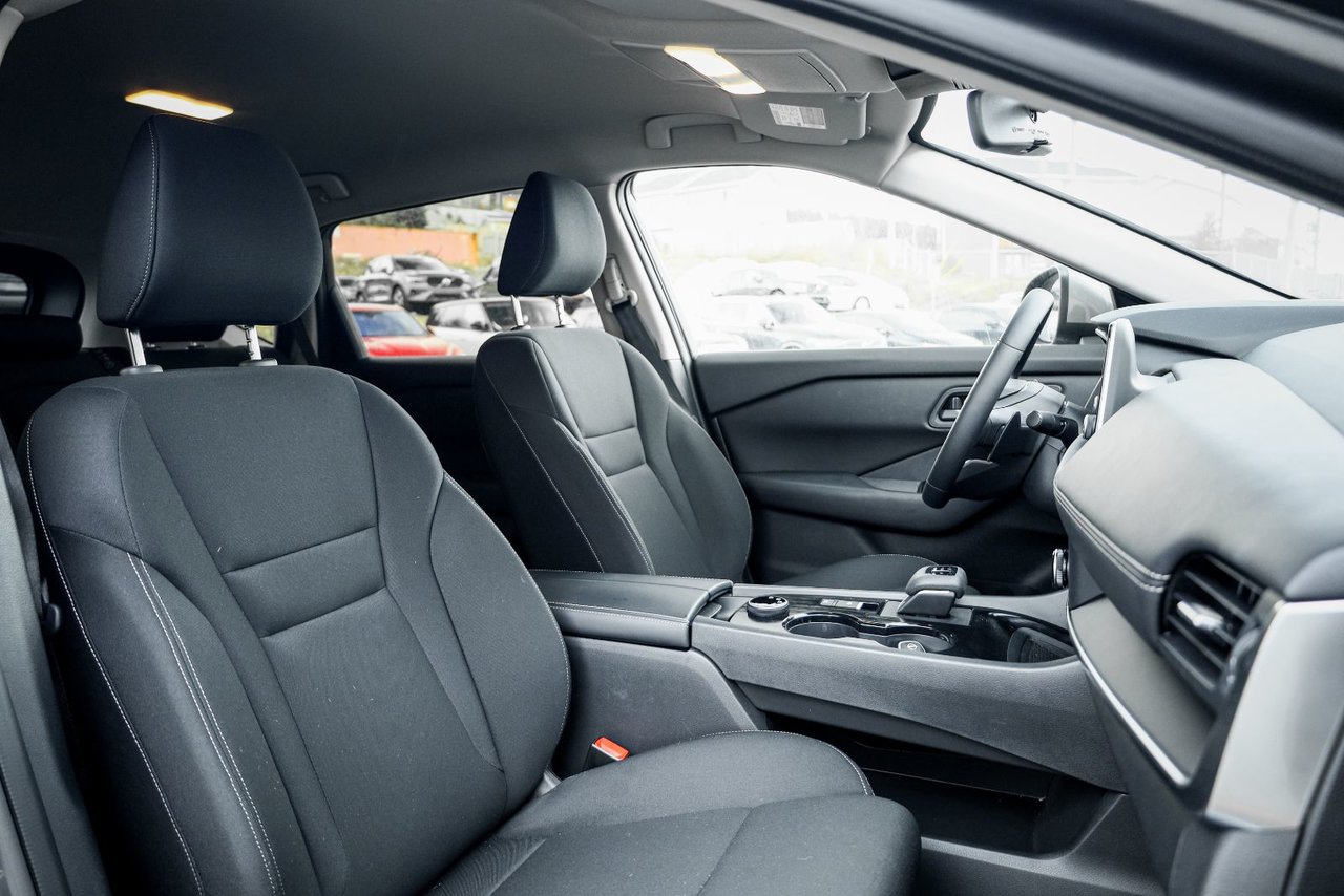 2025 Nissan Rogue S-18