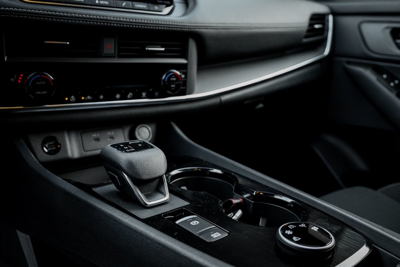 2025 Nissan Rogue S-14