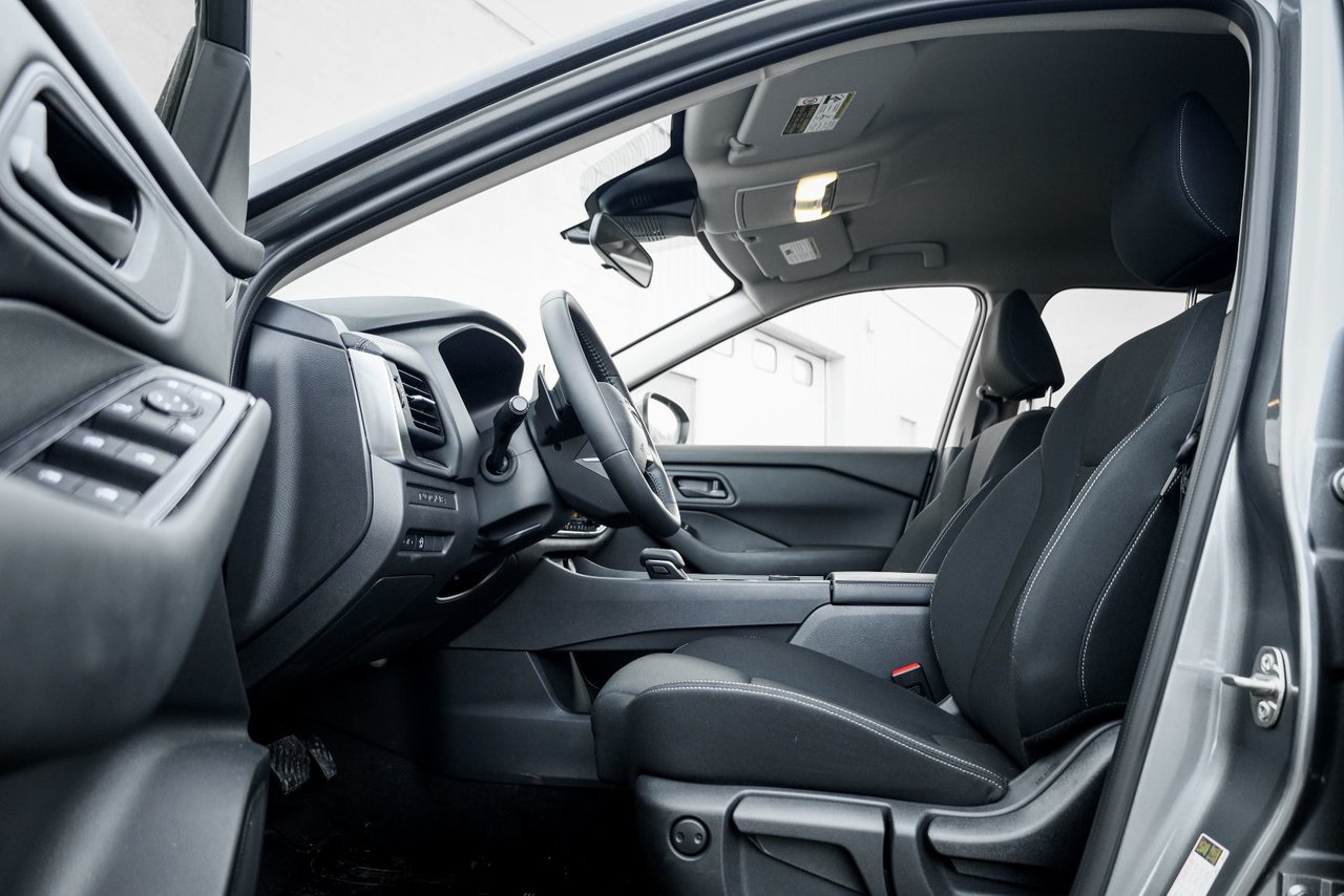 2025 Nissan Rogue S-10