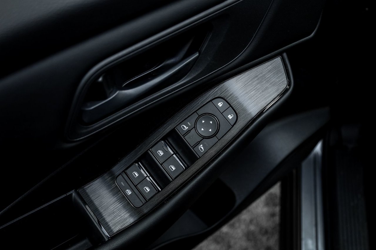 2025 Nissan Rogue S-12