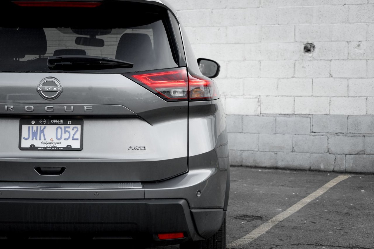 2025 Nissan Rogue S-8