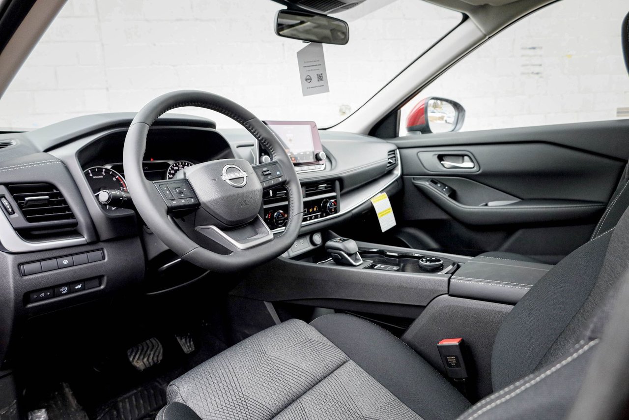 2026 Nissan Rogue SV Moonroof-10