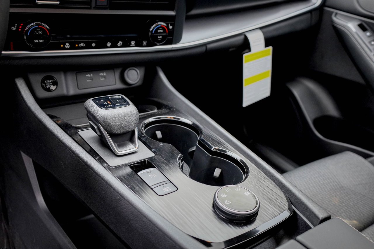 2026 Nissan Rogue SV Moonroof-13